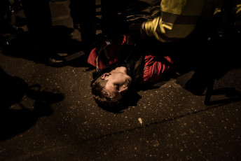 An activist is arrested on the evening of the eviction of the “XR Burning Earth” site. In two weeks of protest there have been over 1.400 arrests. Detention for this kind of criminal code violation is from 8 to 12 hours. London, October 13, 2019.