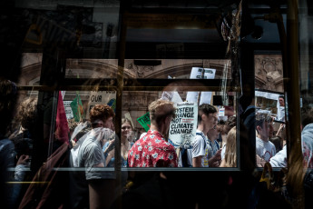 On the day of the second global climate strike, thousands of students also organized a protest demonstration outside the education department. Daze Aghaji, one of the leaders of the school strike movement said: “The turnout today is great and shows that young people are on the rise and that things will change”. London, May 24, 2019.