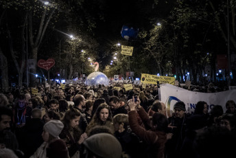The great Climate March runs like a river through the Paseo del Prado until it reaches Nuevos Ministerios, where a big concert and the reading of a poster are held in the late evening. The presence is massive. It is estimated that more than 500 thousand people took part in the long march. Madrid, December 6, 2019.