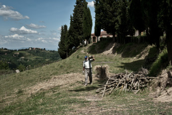 Daniele is a Trappist friar. His days are marked by silent moments of prayer. From his straw chair in the small church beside the hermitage of San Martino and during the long hours of work in the fields or in the orchard, or while taking care of his sheep. His prayers are silent and sweet, just as his disposition. Tuscany.