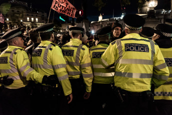 The police forces deployed by Scotland Yard are numerous. Trafalgar Square is literally overflowing with people occupying every inch of the square, blocking the traffic and arranging themselves in such a way as to create inconveniences to the road system. The aim is to be arrested in order to be heard. London, October 13, 2019.