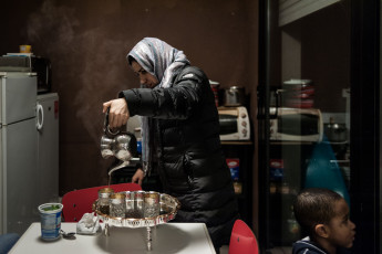 The ex-MOI hosts about 30 families. Leila is the only woman from Morocco. She has changed dozens of jobs, with contracts that have never given her certainty. This is because it is practically impossible to obtain permanent documents and therefore a long-term work contract. Turin.