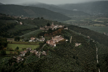 In the fifth century three hundred monks asked the Pope to assign them an isolated and quiet place where they could conduct their hermit life. The Pope sent them in the valleys among Spoleto, Cascia and Norcia. Here, fifty monks led by Saint Spes reached the valley known by the name of Valcastoriana and established a small community that today hosts the Benedictine abbey of Saint Eutizio and fifteen hermitages spread through the surrounding mountains. Umbria.