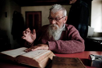Father Sergio de Piccoli, a Benedictine hermit monk and the guardian of the highest library in Europe, died on Sept. 6th 2014 at the age of 83. Son of a binder and book-lover himself, he arrived in the Maira Valley in 1978.