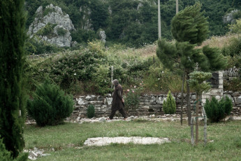 Father Luciano Proietti is a Franciscan priest. Since 1999 he has been living as a hermit in the mountains above Frosolone, at the hermitage of Sant’Egidio, where he welcomes pilgrims who wish to experience prayer. Molise.