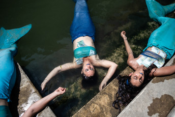 On the last day of the G20, five activists staged dead mermaids along the canal in Campo Santi Apostoli, denouncing the failure of governments to protect our future and that of the new generations from climate and ecological collapse. The mermaids represent our dreams, but especially the dreams of the new generations, which we have a duty to protect. Venice, July 11, 2021.