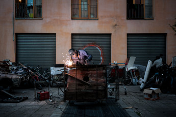 Mohammed one of the carters. After the eviction of the basements, much material that had accumulated in the underground was piled up in the courtyard between the buildings occupying all the space where people used to gather to play football. Turin.